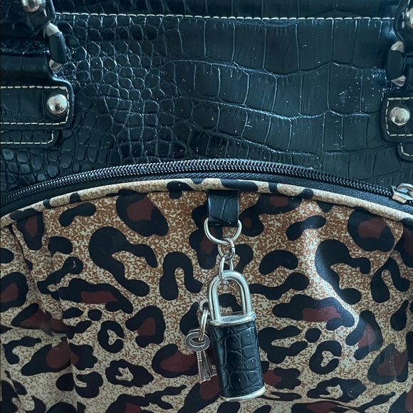 Travelon Leopard Manhattan Carpet Bag - Picture 7 of 7